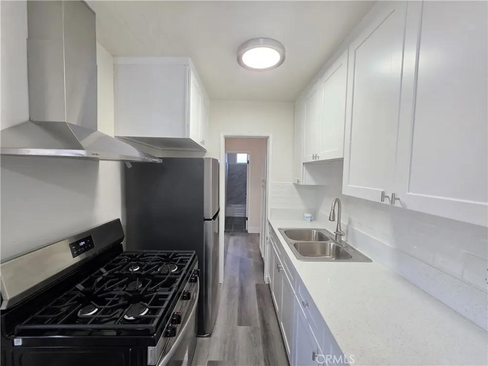20760 Hartland Winnetka, CA 91306