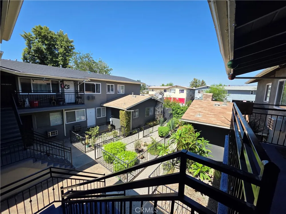 20760 Hartland Winnetka, CA 91306