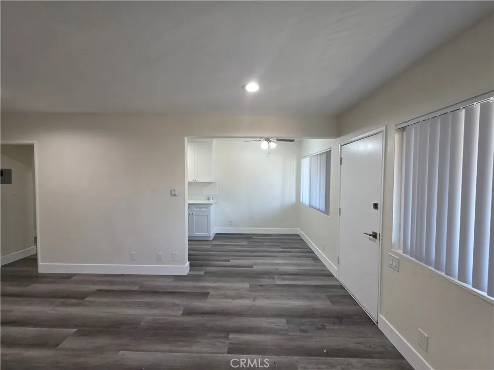 20760 Hartland Winnetka, CA 91306