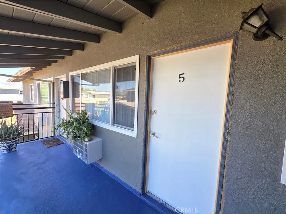 20760 Hartland Winnetka, CA 91306