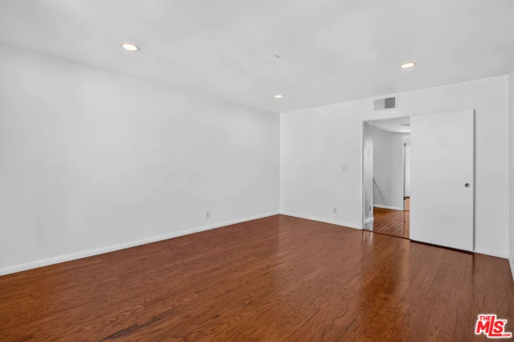 2519 Kansas Avenue #102 Santa Monica, CA 90404