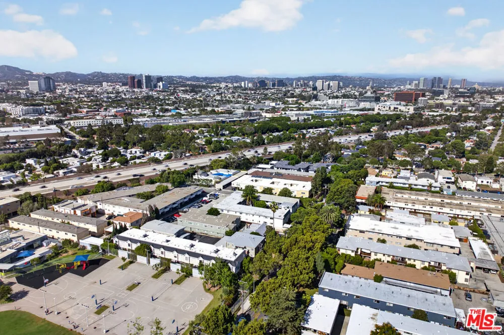 2519 Kansas Avenue #102 Santa Monica, CA 90404