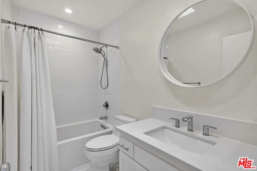 2519 Kansas Avenue #102 Santa Monica, CA 90404