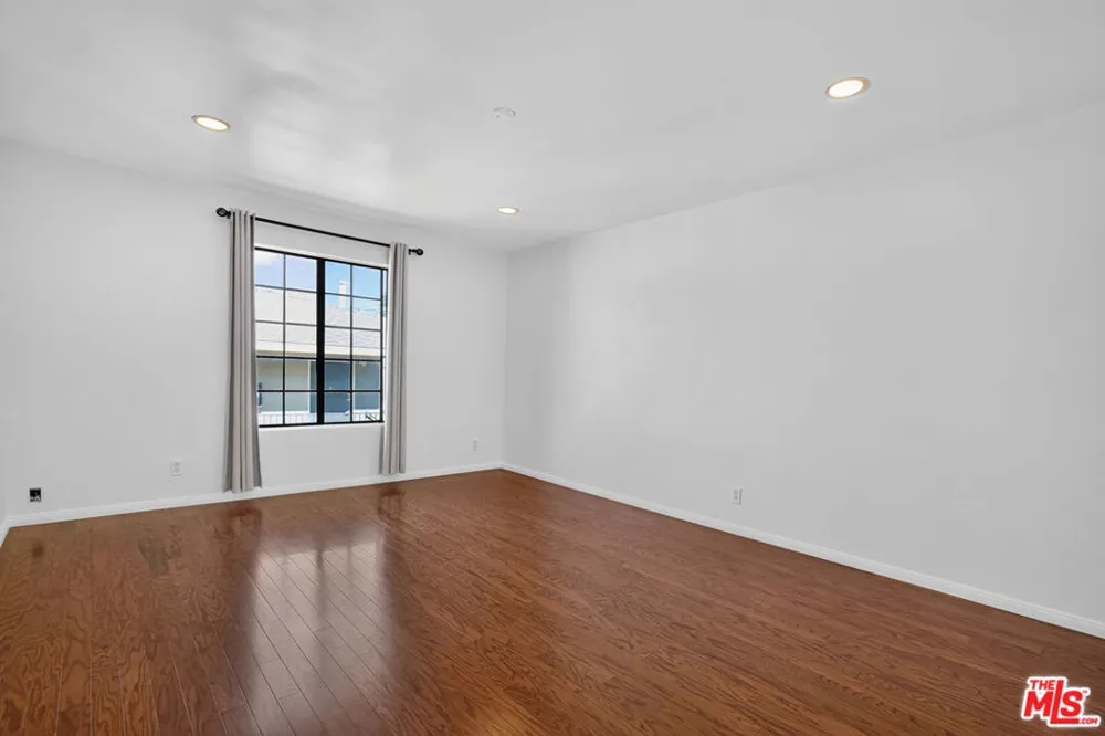 2519 Kansas Avenue #102 Santa Monica, CA 90404