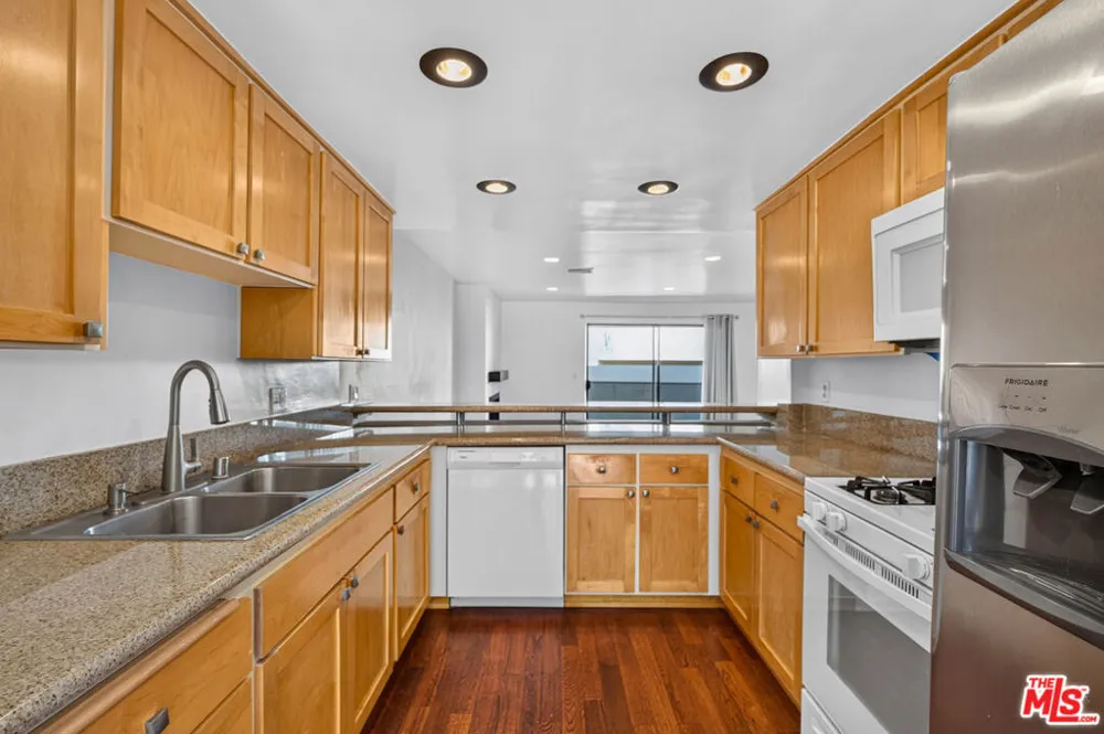 2519 Kansas Avenue #102 Santa Monica, CA 90404
