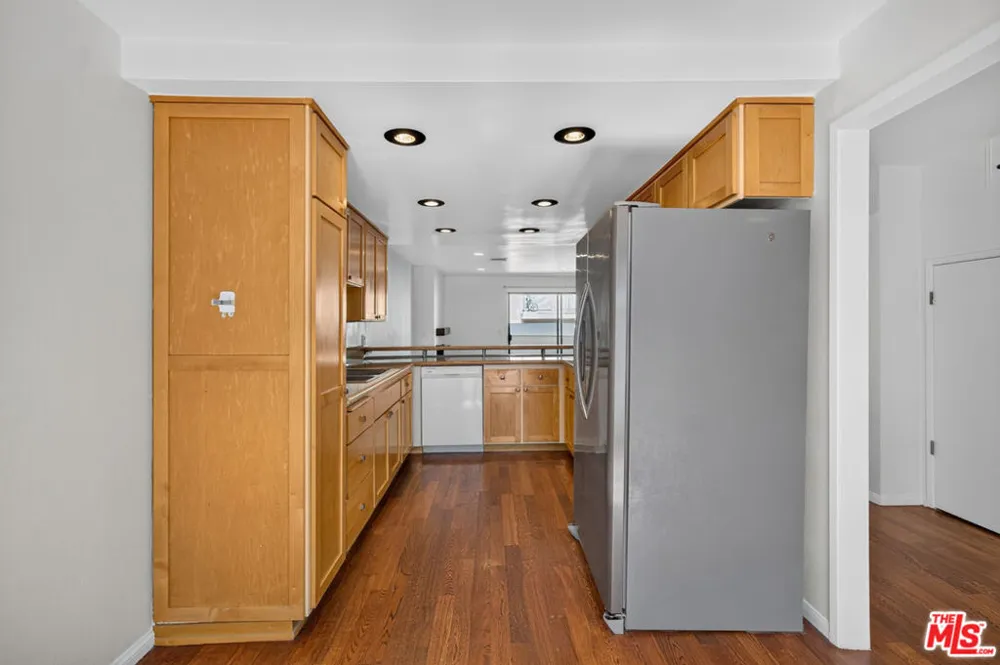 2519 Kansas Avenue #102 Santa Monica, CA 90404