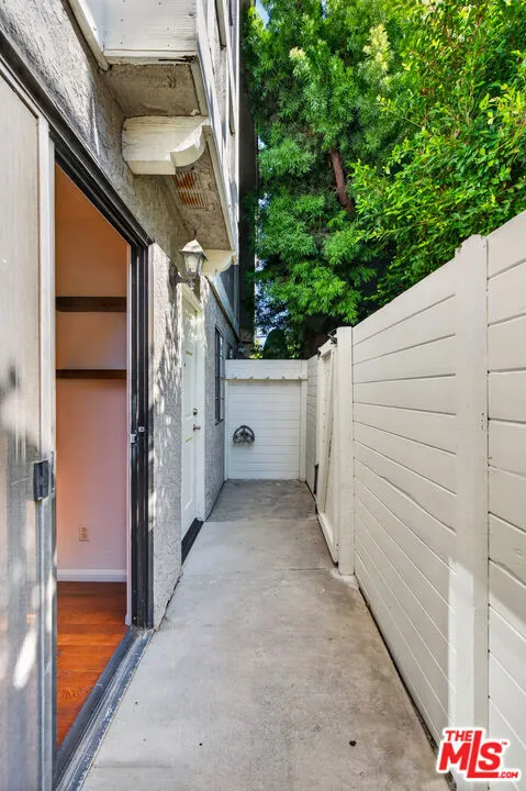 2519 Kansas Avenue #102 Santa Monica, CA 90404