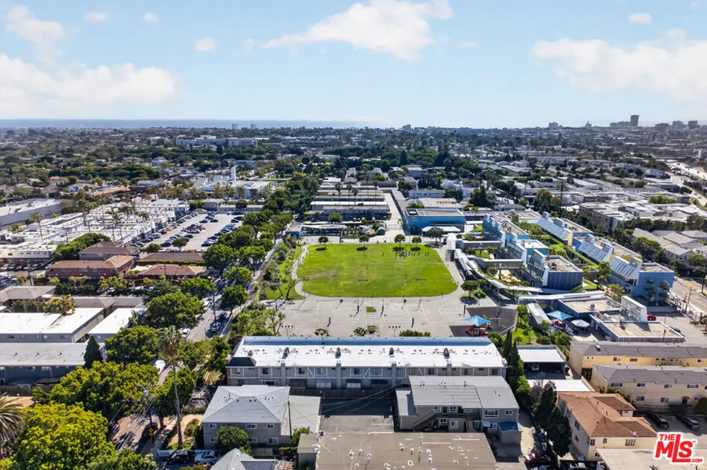 2519 Kansas Avenue #102 Santa Monica, CA 90404