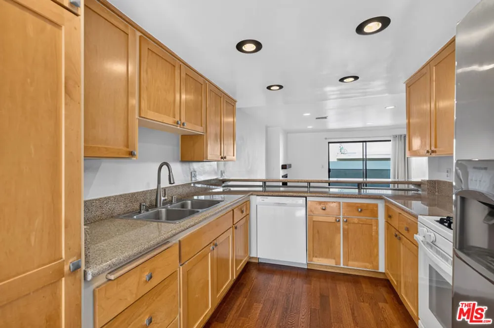 2519 Kansas Avenue #102 Santa Monica, CA 90404
