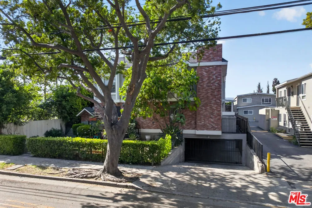 2519 Kansas Avenue #102 Santa Monica, CA 90404