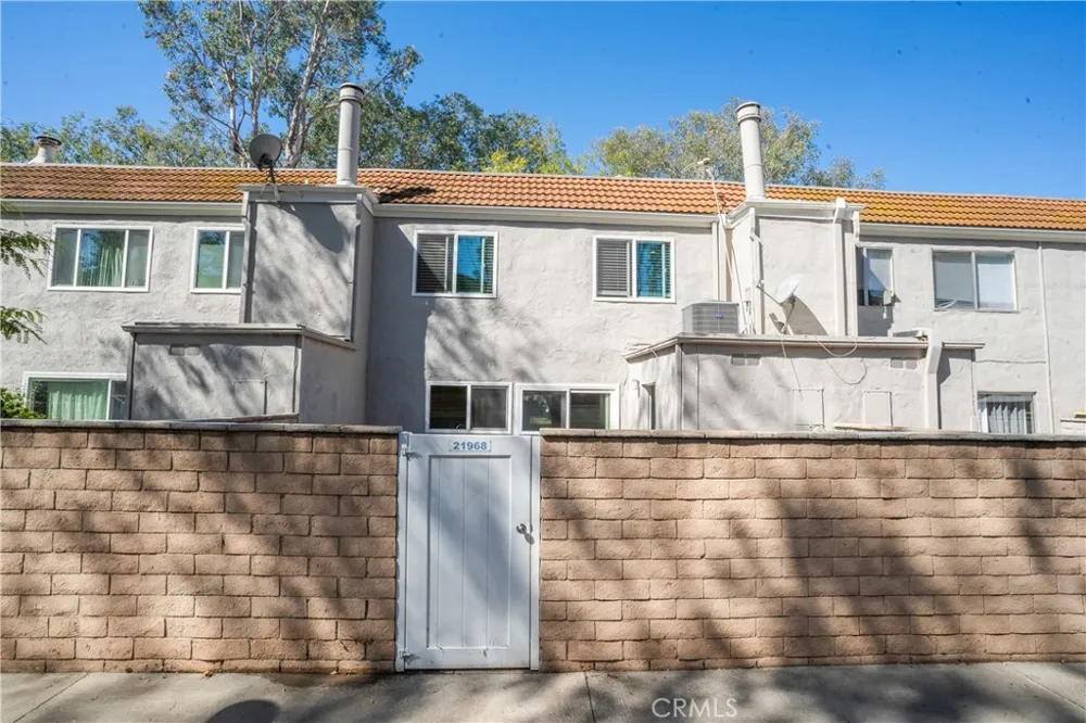 21968 Lakeland Lake Forest, CA 92630