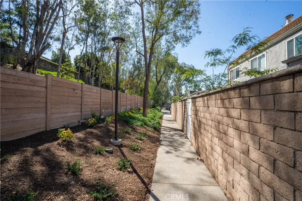 21968 Lakeland Lake Forest, CA 92630