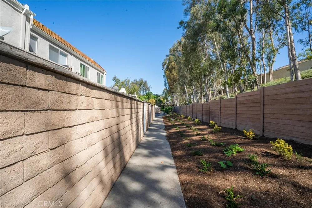 21968 Lakeland Lake Forest, CA 92630