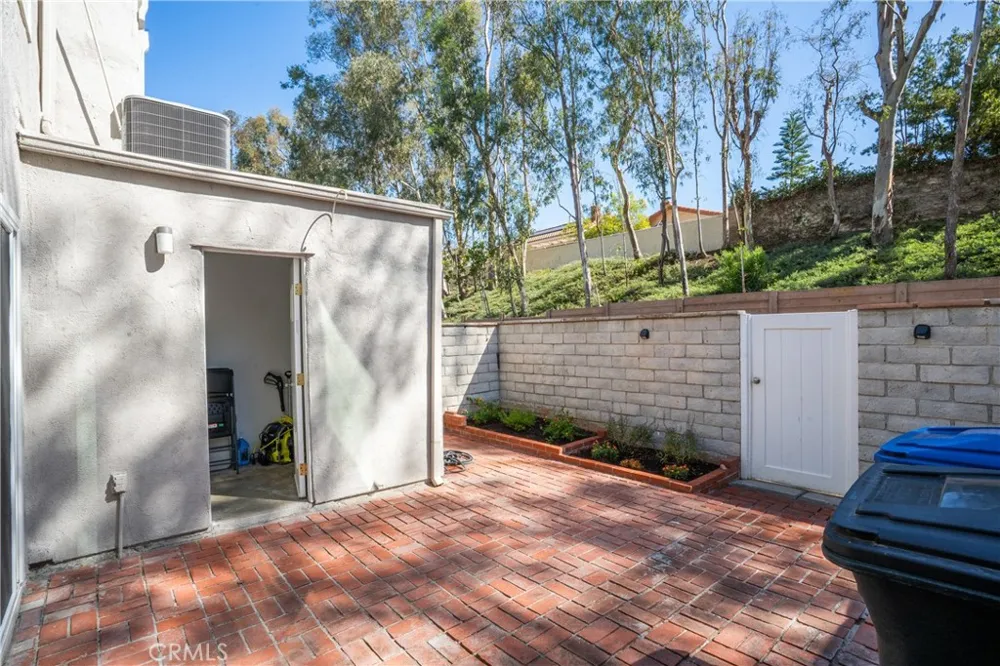 21968 Lakeland Lake Forest, CA 92630