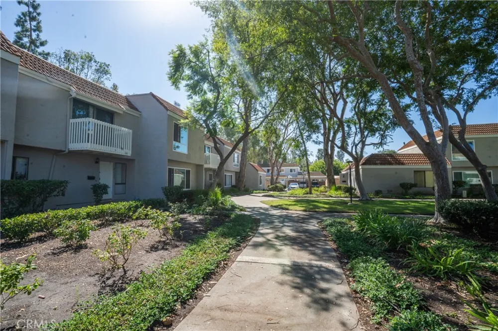 21968 Lakeland Lake Forest, CA 92630
