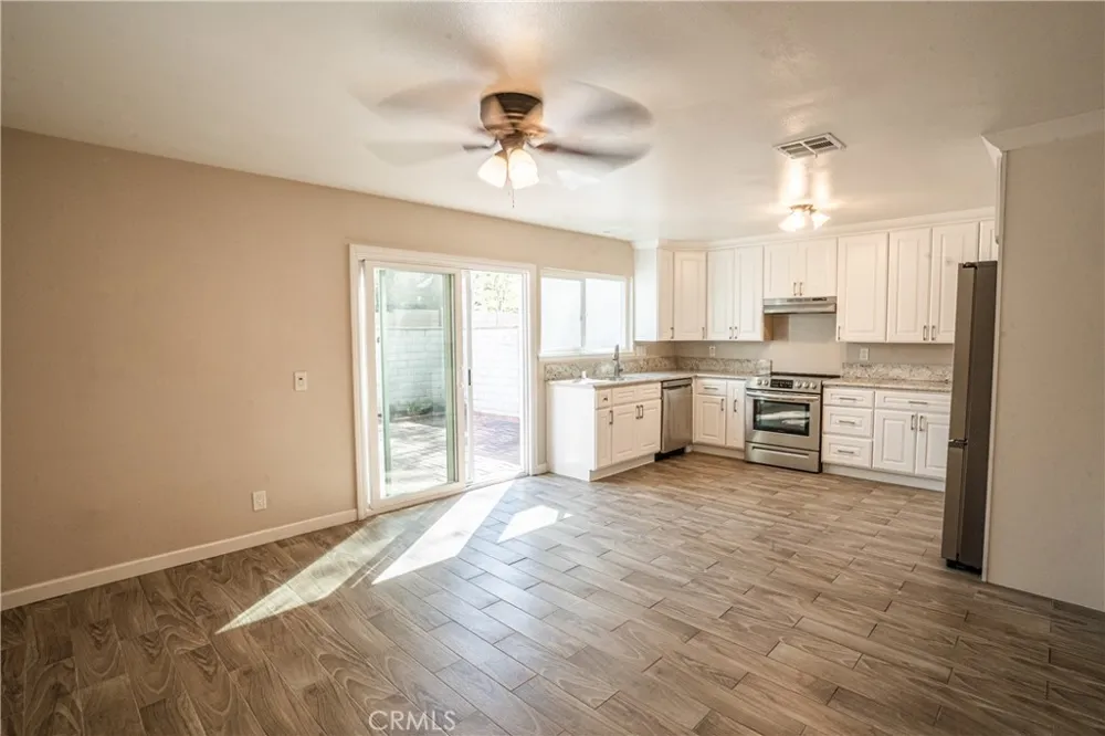 21968 Lakeland Lake Forest, CA 92630