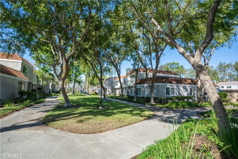 21968 Lakeland Lake Forest, CA 92630