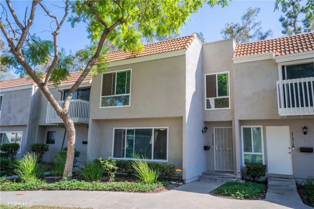 21968 Lakeland Lake Forest, CA 92630