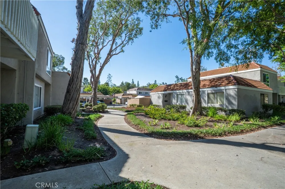 21968 Lakeland Lake Forest, CA 92630