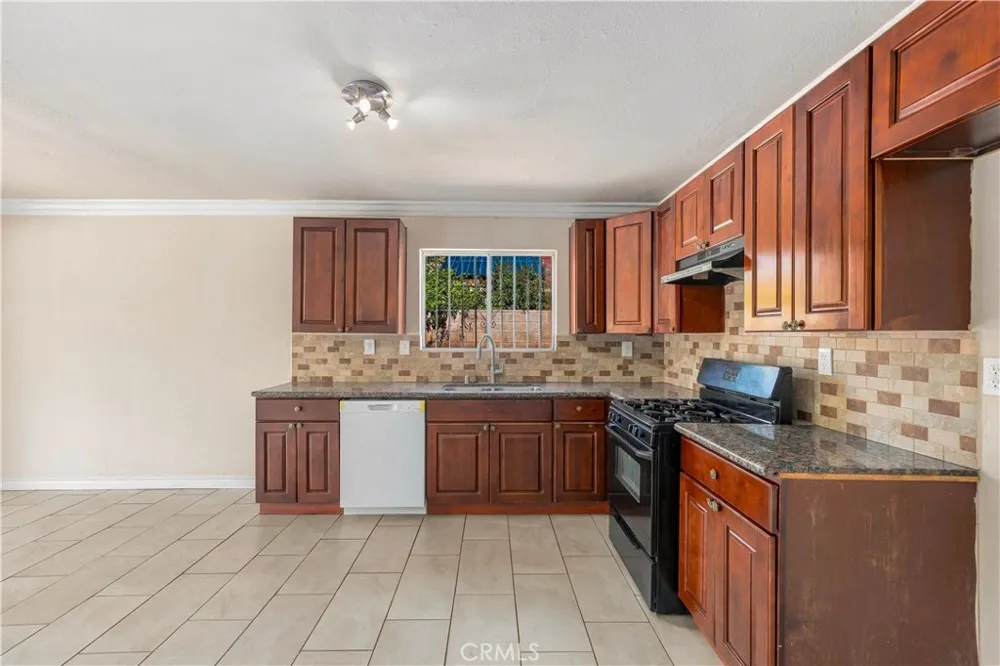 9730 Linden Avenue Bloomington, CA 92316