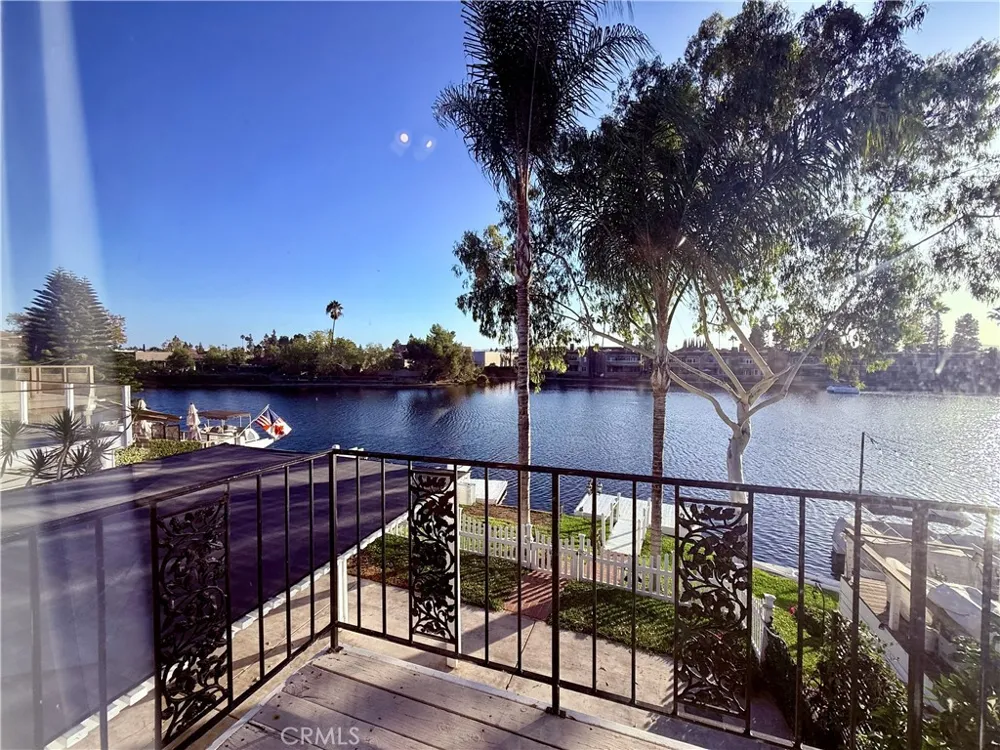 22831 Islamare Lake Forest, CA 92630