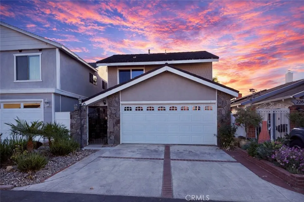 22831 Islamare Lake Forest, CA 92630