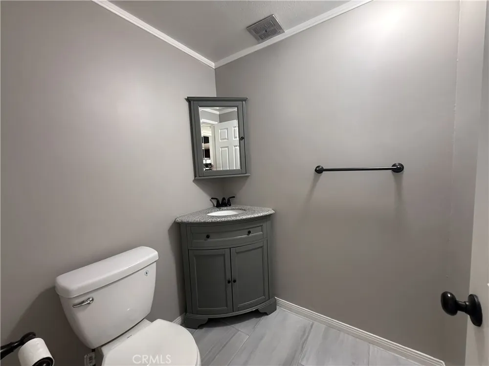 22831 Islamare Lake Forest, CA 92630