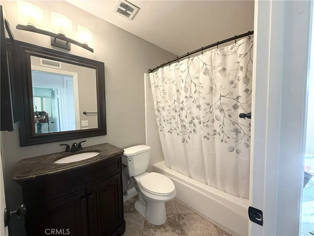 22831 Islamare Lake Forest, CA 92630