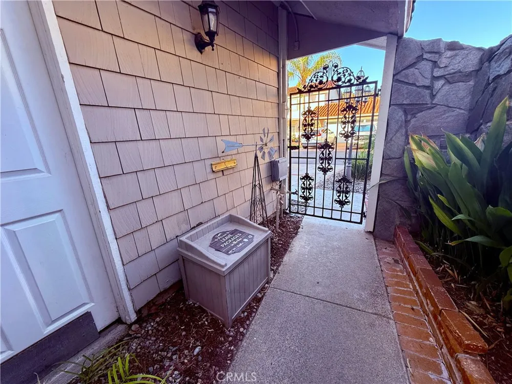 22831 Islamare Lake Forest, CA 92630