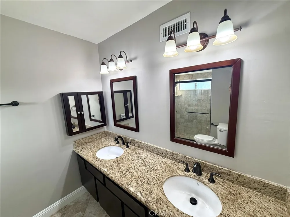 22831 Islamare Lake Forest, CA 92630