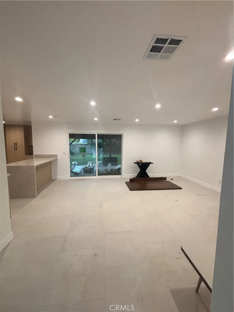 23453 Mobile West Hills, CA 91307