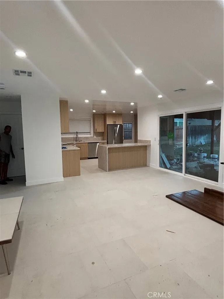 23453 Mobile West Hills, CA 91307