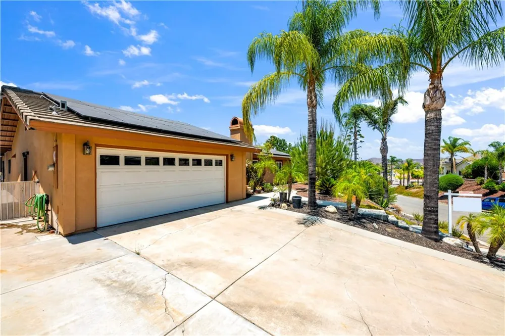 22862 Calcutta Canyon Lake, CA 92587