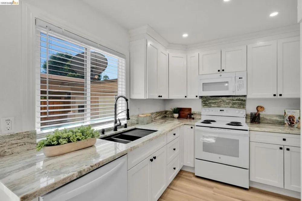 1894 Lynwood Dr #D Concord, CA 94519