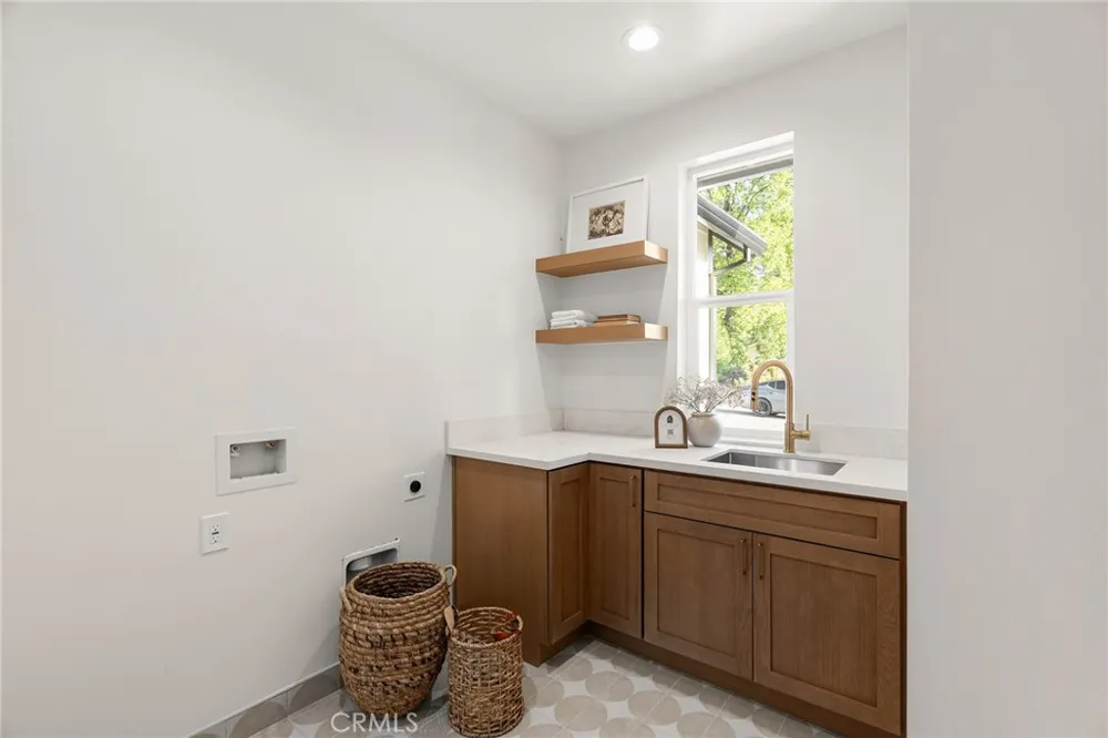 281 Rose Paradise, CA 95969
