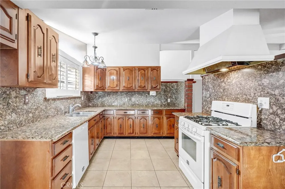 502 S Broder Anaheim, CA 92804