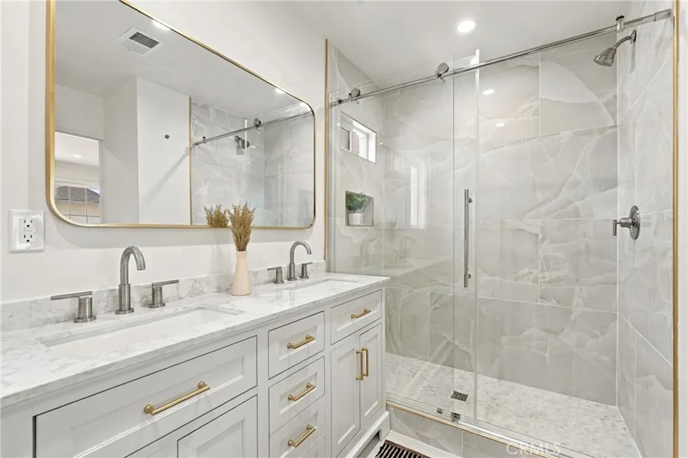 17217 S Hoover Gardena, CA 90247