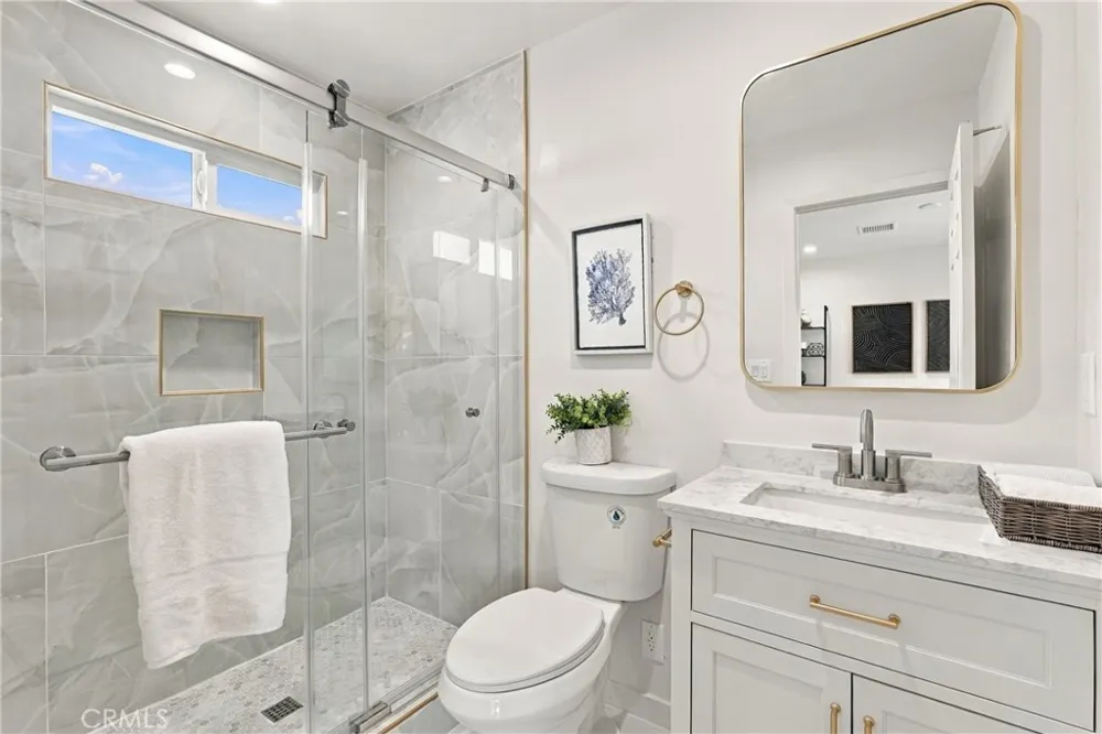 17217 S Hoover Gardena, CA 90247