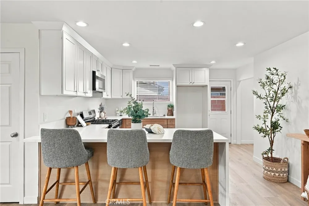 17217 S Hoover Gardena, CA 90247