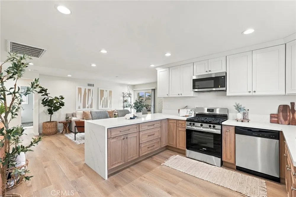17217 S Hoover Gardena, CA 90247