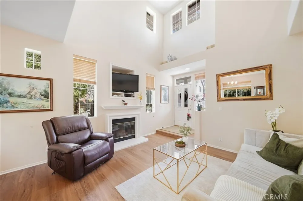 27123 Saddlepeak Trail Valencia, CA 91354
