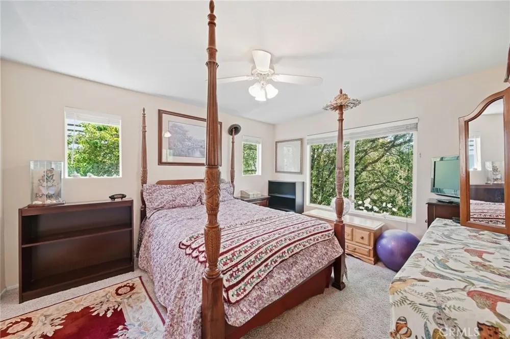 27123 Saddlepeak Trail Valencia, CA 91354