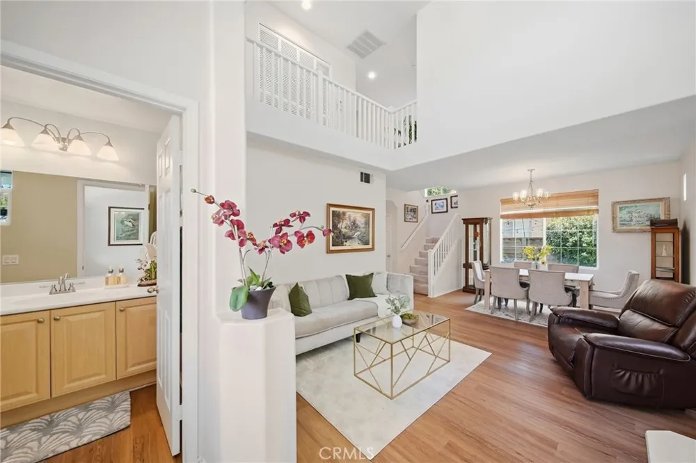 27123 Saddlepeak Trail Valencia, CA 91354