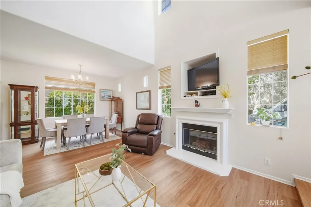 27123 Saddlepeak Trail Valencia, CA 91354