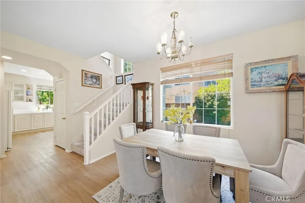 27123 Saddlepeak Trail Valencia, CA 91354