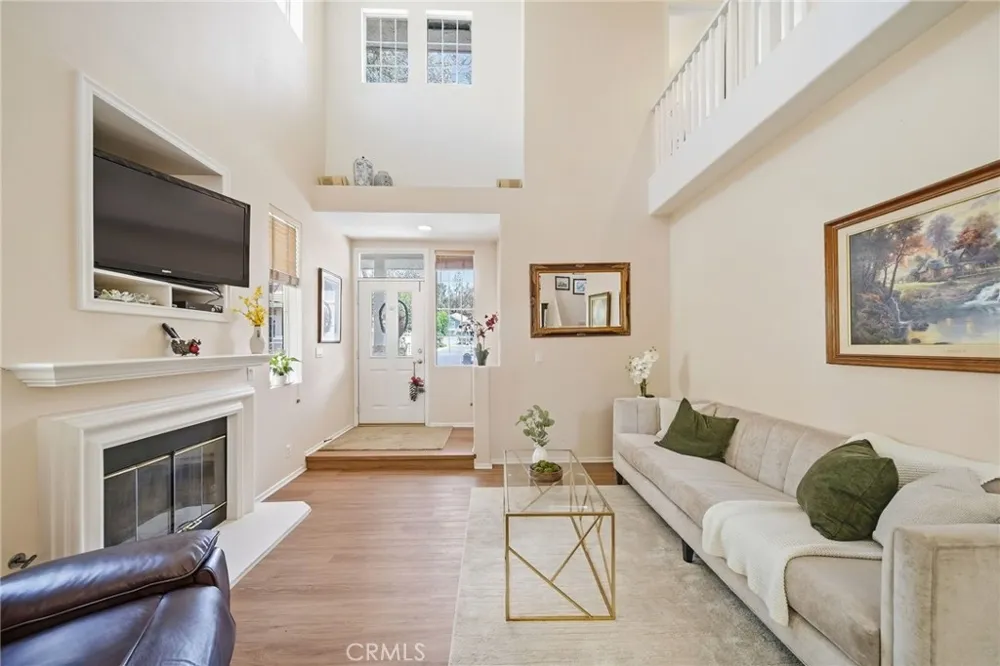27123 Saddlepeak Trail Valencia, CA 91354