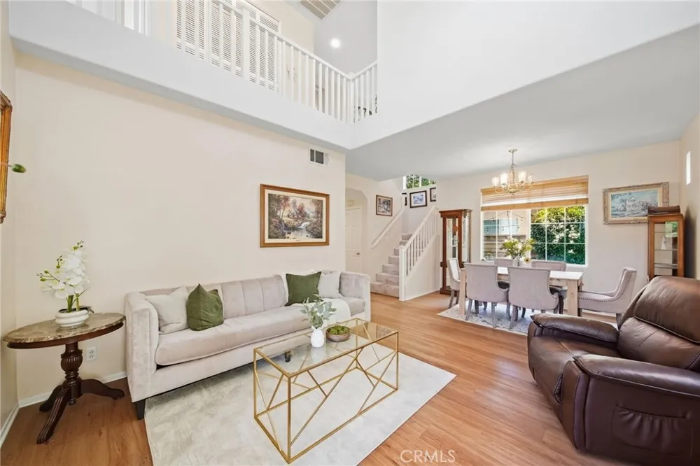 27123 Saddlepeak Trail Valencia, CA 91354