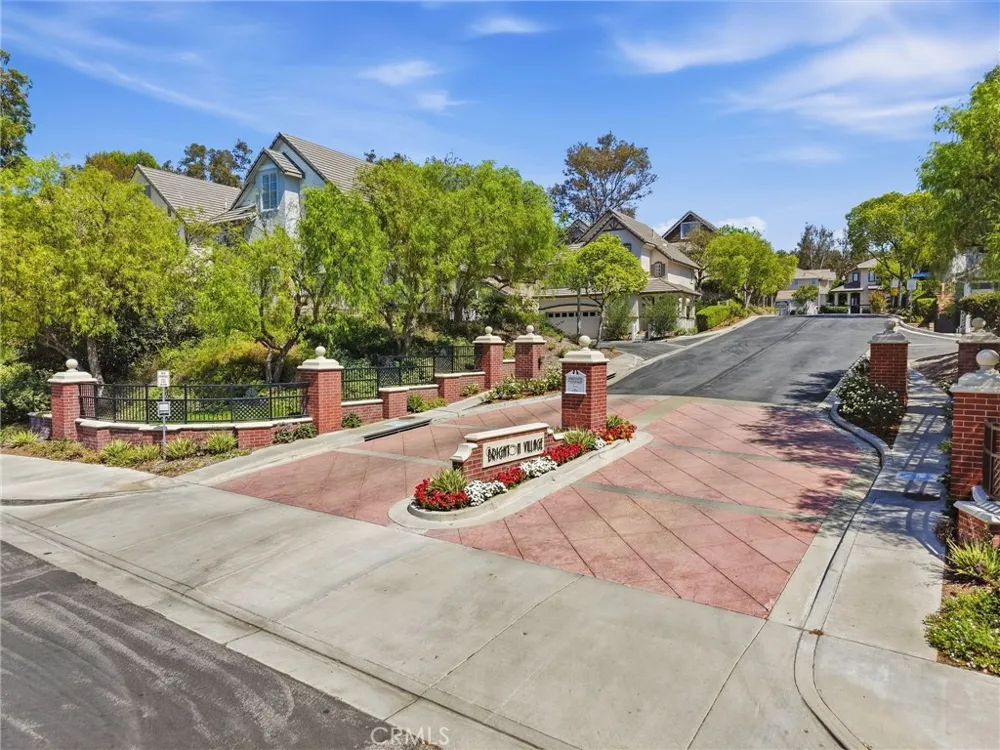 27123 Saddlepeak Trail Valencia, CA 91354