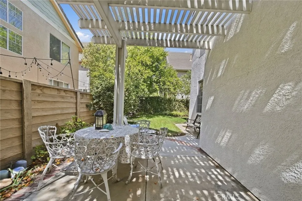 27123 Saddlepeak Trail Valencia, CA 91354