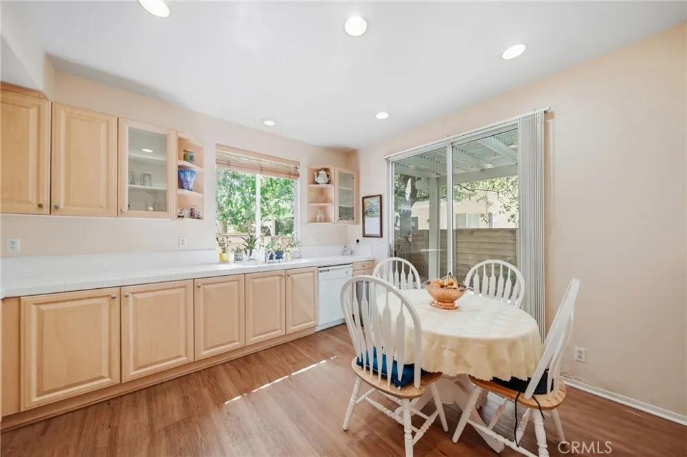 27123 Saddlepeak Trail Valencia, CA 91354